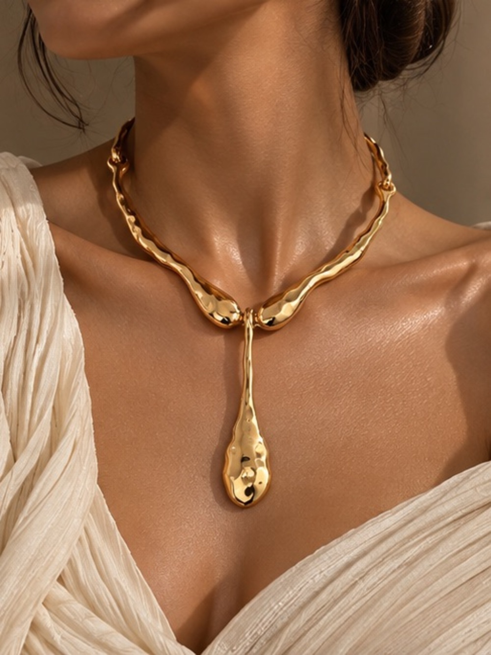 Luxury Sculptural Gold Teardrop Pendant Necklace
